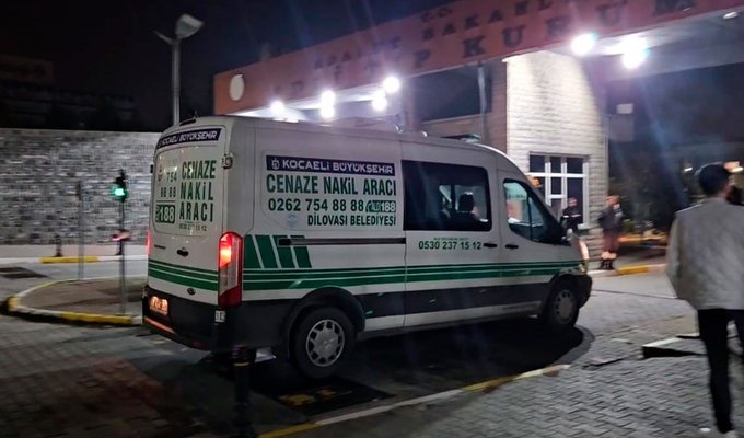Kocaeli'deki yangın faciasında hayatını kaybedenlerin cenazeleri ailelerine verildi 1 Kocaeli’deki yangın faciasında hayatını kaybedenlerin cenazeleri ailelerine verildi
