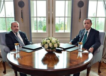 Erdoğan’ın eski danışmanı İzzet Özgenç: "Yüksek yargı başkanlarının dut yemiş bülbüle dönmesi ibret verici" 1 Erdoğan’ın eski danışmanı İzzet Özgenç: “Yüksek yargı başkanlarının dut yemiş bülbüle dönmesi ibret verici”