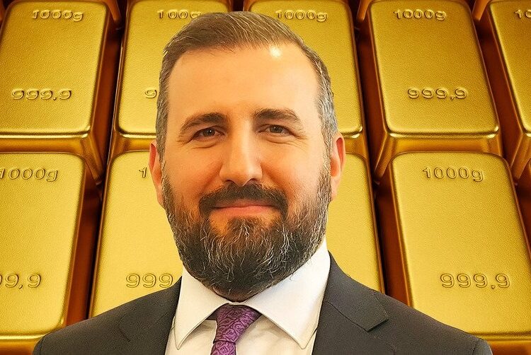 Evinden 26 kilogram altın çıkmıştı: Emekli bürokratın gelirindeki artış orantısız bulundu 1 Evinden 26 kilogram altın çıkmıştı: Emekli bürokratın gelirindeki artış orantısız bulundu