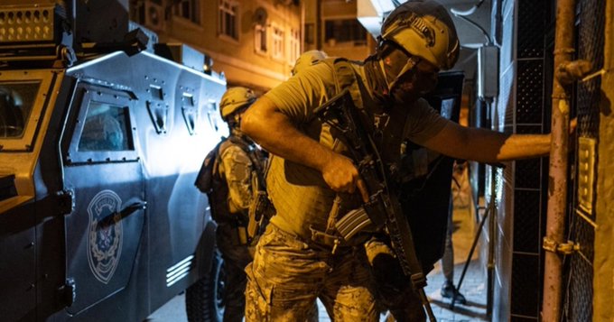 İstanbul'da IŞİD operasyonu: 14 kişi yakalandı 1 İstanbul’da IŞİD operasyonu: 14 kişi yakalandı