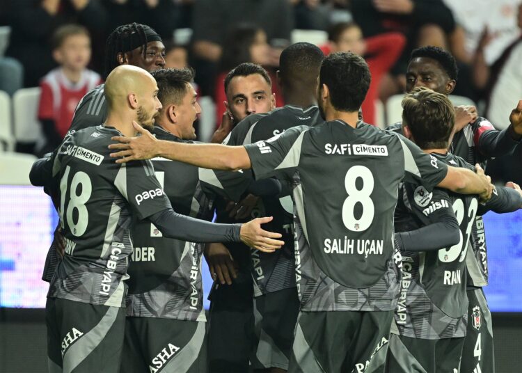 Beşiktaş, Antalya deplasmanında rahat kazandı