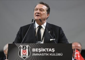 Beşiktaş’ta Hasan Arat ve yönetimi ibra edilmedi