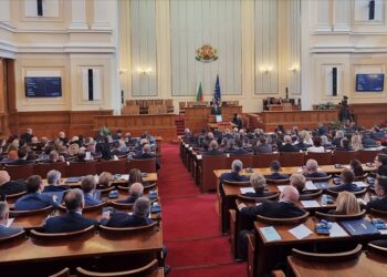Halk vekilleri Meclis’ten çıkartmadı, bütçe yeniden ele alınacak