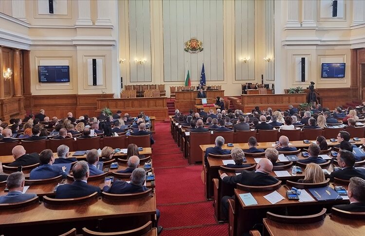Halk vekilleri Meclis’ten çıkartmadı, bütçe yeniden ele alınacak