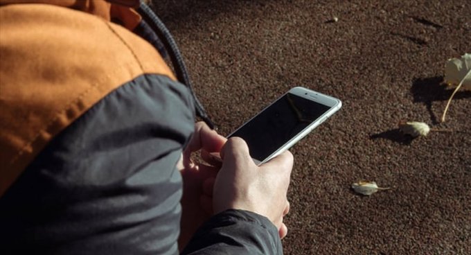 Fransa liselerde cep telefonunu yasaklamayı planlıyor 1 Fransa liselerde cep telefonunu yasaklamayı planlıyor