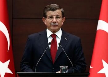 Nedim Saran yazdı I Eski Başbakan Davutoğlu, geçmişinden kaçamıyor! 2 Nedim Saran yazdı I Eski Başbakan Davutoğlu, geçmişinden kaçamıyor!