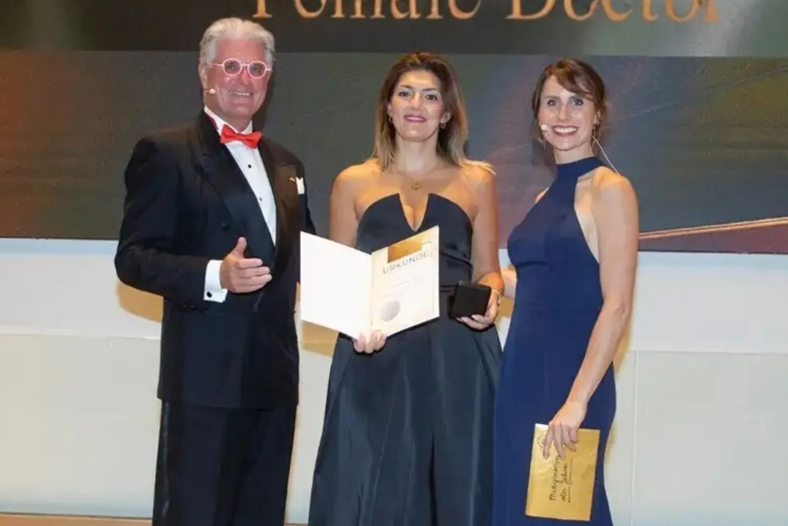 Doktor Ebru Yıldız, Almanya'da 'yılın kadın doktoru' seçildi 2 Doktor Ebru Yıldız, Almanya'da 'yılın kadın doktoru' seçildi