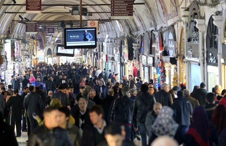 Tuna Cevher yazdı I Orta sınıf çöküyor: Borçla yaşayanların eleştirecek gücü kaldı mı?