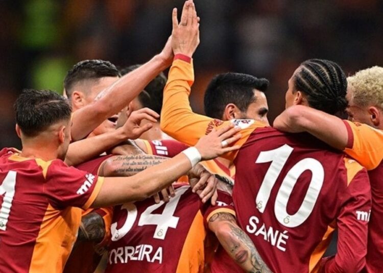 Galatasaray'da bir sakatlık daha: Yıldız oyuncuda çatlaklar çıktı 1 Galatasaray’da bir sakatlık daha: Yıldız oyuncuda çatlaklar çıktı