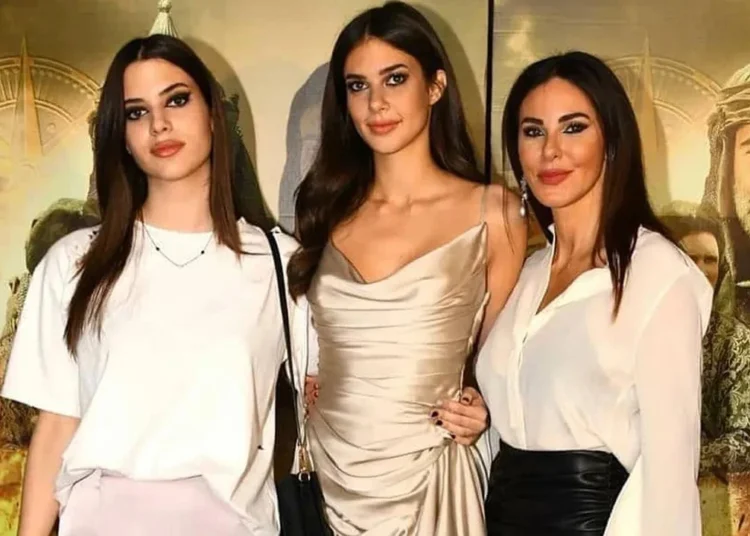 Mercan Bulut yazdı I “Göbeğini kaşıyan adam” ve Defne Samyeli’nin çılgın kızları