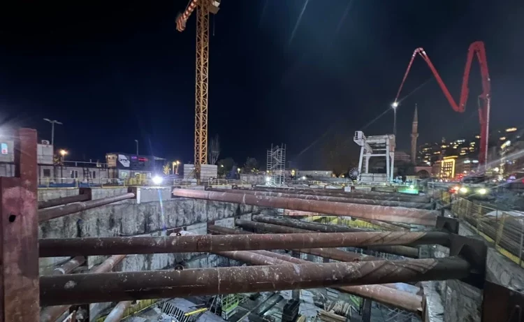 Kabataş'ta metro inşaatı çöktü, 1 işçi hayatını kaybetti 1 Kabataş’ta metro inşaatı çöktü, 1 işçi hayatını kaybetti