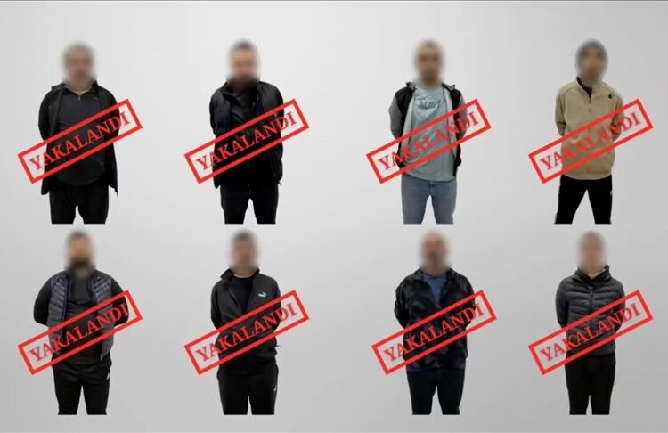 Haklarında bülten çıkarılan 8 kişi Türkiye'ye iade edildi 1 Haklarında bülten çıkarılan 8 kişi Türkiye’ye iade edildi