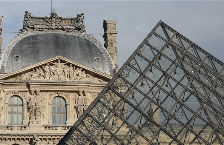 Louvre Müzesi soygunu: 8 mücevher hala kayıp 1 Louvre Müzesi soygunu: 8 mücevher hala kayıp
