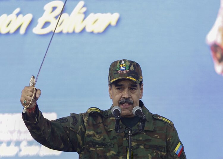 ABD'nin başına ödül koyduğu Maduro kılıçla meydan okudu 1 ABD’nin başına ödül koyduğu Maduro kılıçla meydan okudu