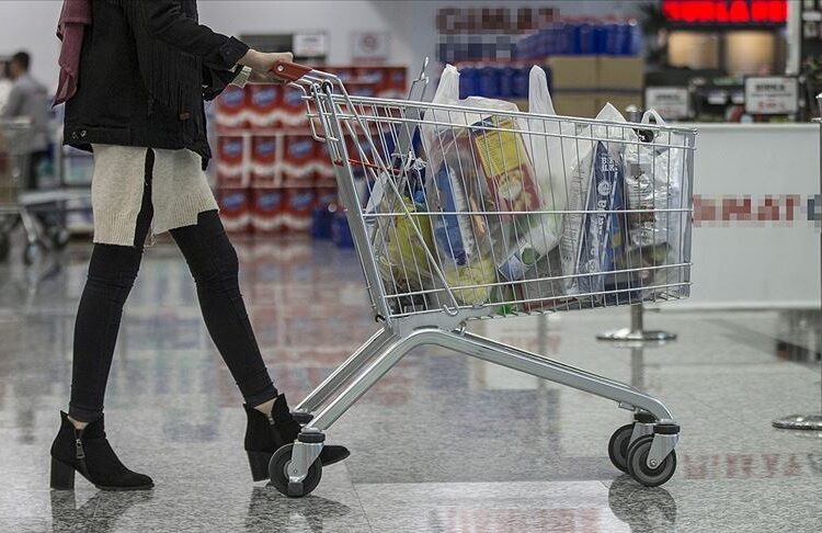 ‘Günahlarını affettirmek için’ marketlerden alışveriş yapanların hesaplarını ödedi
