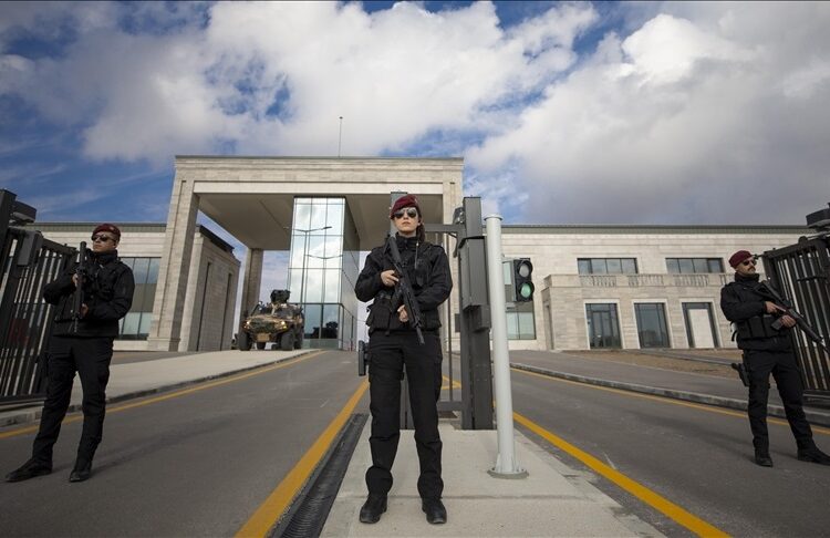 MİT, istihbarat uzmanı aradığını duyurdu
