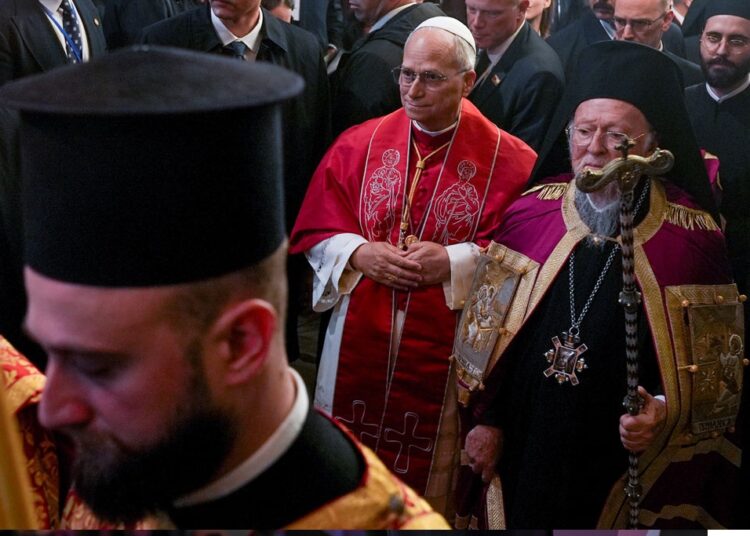 Papa 14. Leo Fener Rum Patrikhanesi'ni ziyaret etti 1 Papa 14. Leo Fener Rum Patrikhanesi’ni ziyaret etti