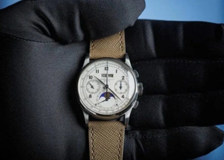 1943 yapımı Patek Philippe Ref. 1518, 744 milyon TL'ye satıldı 1 1943 yapımı Patek Philippe Ref. 1518, 744 milyon TL’ye satıldı