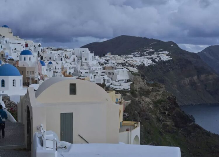 Santorini’deki 25 bin depremi magma tetiklemiş 1 Santorini’deki 25 bin depremi magma tetiklemiş