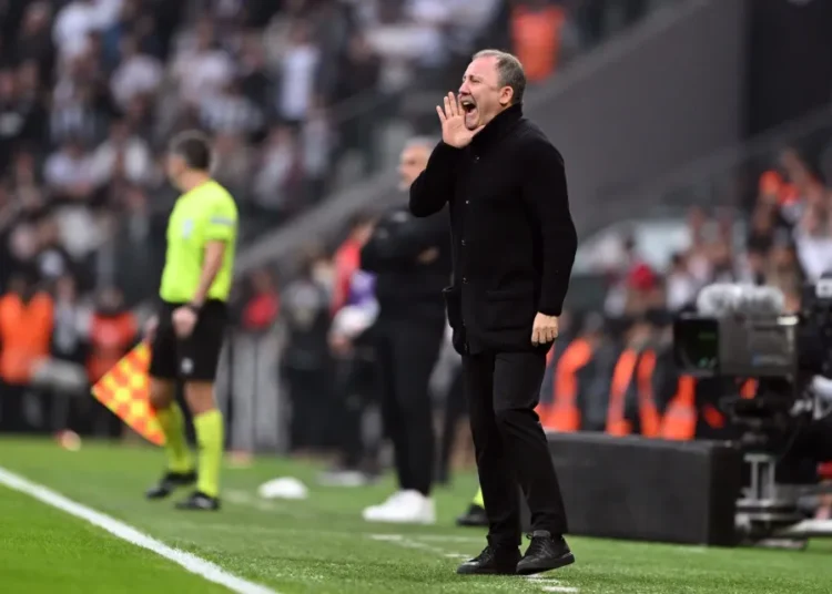 Beşiktaş, evinde Samsunspor'a diş geçiremedi: Tribünler Sergen'i de istifaya çağırdı 1 Beşiktaş, evinde Samsunspor’a diş geçiremedi: Tribünler Sergen’i de istifaya çağırdı