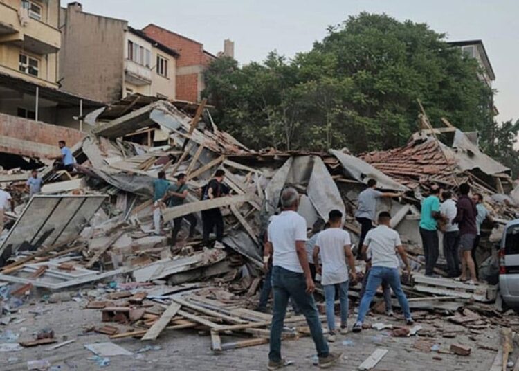 15 bin 300 sarsıntının olduğu Sındırgı, afet bölgesi ilan edildi