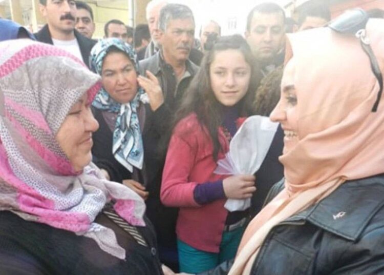 ‘Son derece gizli’ zimmet skandalı: Bakan Yardımcısı'nın teyzesi tutuklandı 1 ‘Son derece gizli’ zimmet skandalı: Bakan Yardımcısı’nın teyzesi tutuklandı
