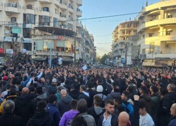 Suriye’de gerilim, Alevilere yönelik saldırılar ve yağma sürüyor