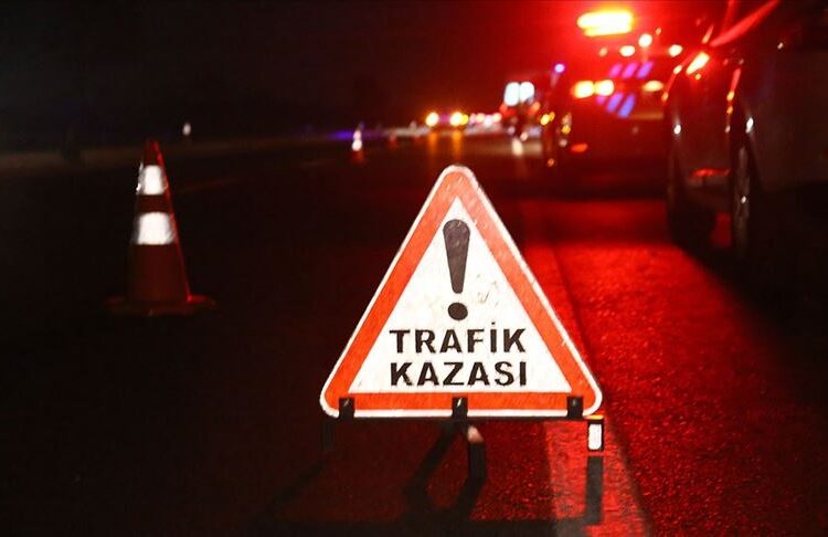 İki otomobil çarpıştı: Aynı aileden dört kişi yaşamını yitirdi 1 İki otomobil çarpıştı: Aynı aileden dört kişi yaşamını yitirdi
