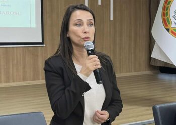 Tülay Hatimoğulları: Muhalefetin üzerindeki baskı, süreci sabote ediyor