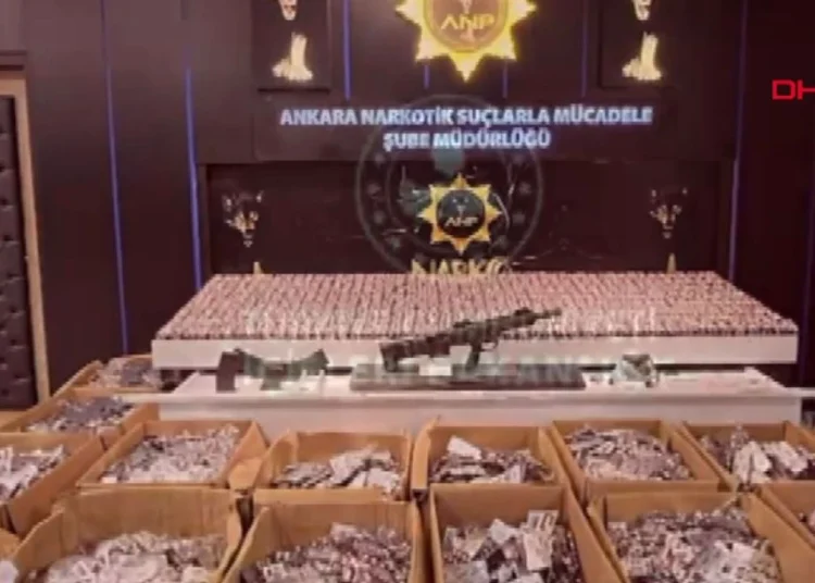 Üç büyük şehirde uyuşturucu operasyonu: Milyonlarca hap yakalandı 1 Üç büyük şehirde uyuşturucu operasyonu: Milyonlarca hap yakalandı