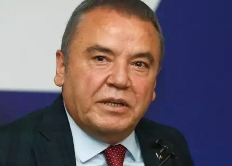 Tutuklu Belediye Başkanı Muhittin Böcek hastaneye kaldırıldı