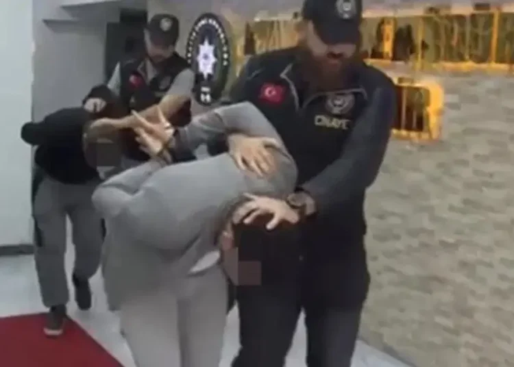 İntihar zannedildi cinayet çıktı: Miras için ailesini katletmiş 1 İntihar zannedildi cinayet çıktı: Miras için ailesini katletmiş