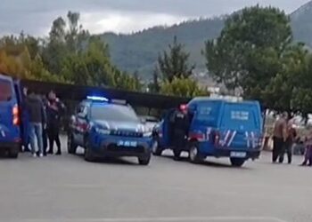 Ortaokul öğrencisi, müdürü tüfekle vurdu