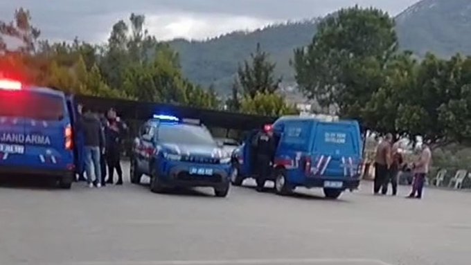 Ortaokul öğrencisi, müdürü tüfekle vurdu 1 Ortaokul öğrencisi, müdürü tüfekle vurdu