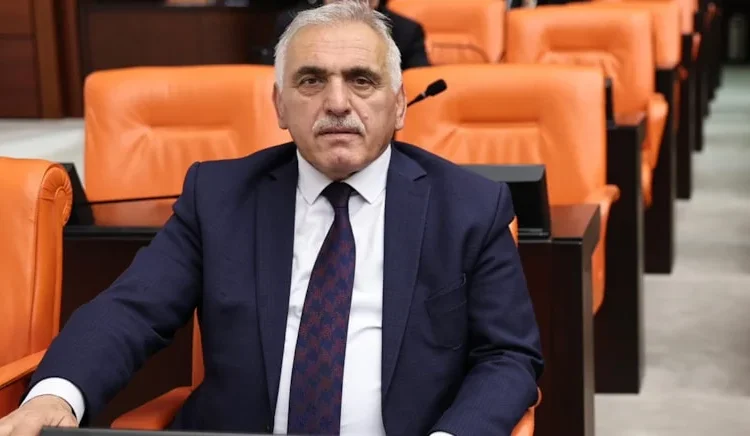 AK Parti’li vekilin oğluyla tartışan vatandaş tutuklandı 1 AK Parti’li vekilin oğluyla tartışan vatandaş tutuklandı