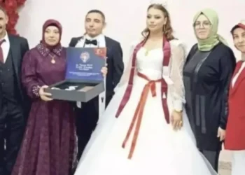 Cezayir’den oğluna getirdiği gelin takılarla kaçtı, intihar etti