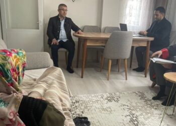 Evin salonu mahkeme oldu: Dava eve taşındı