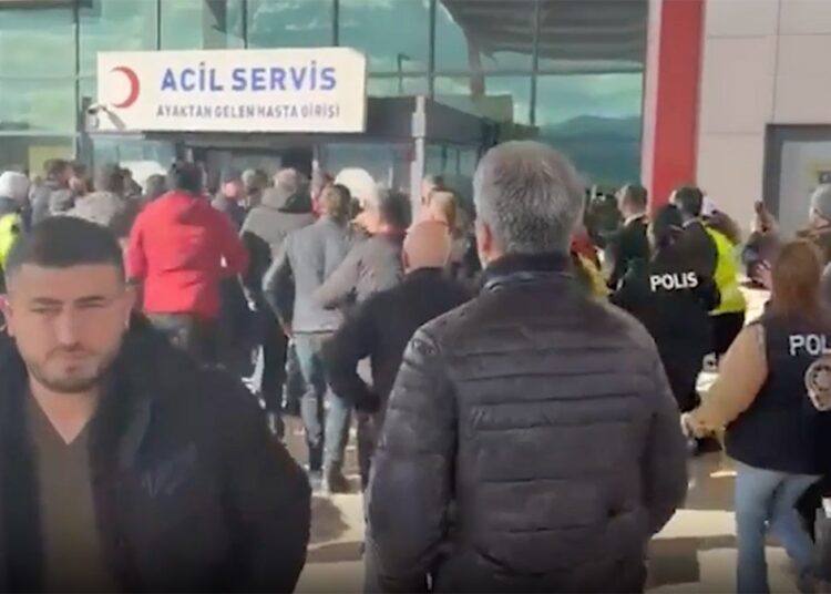 Hastaneye getirilen IŞİD’lilere halktan tepki