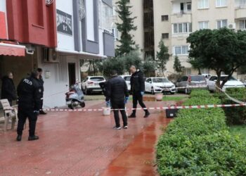 Anne, oğul bir gün arayla balkondan düşüp öldü