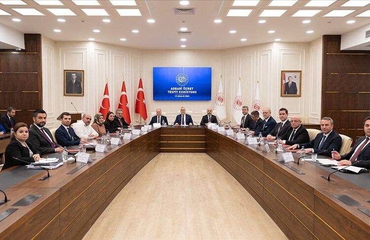 Yeni asgari ücret için toplantı tarihi belli oldu 1 Yeni asgari ücret için toplantı tarihi belli oldu