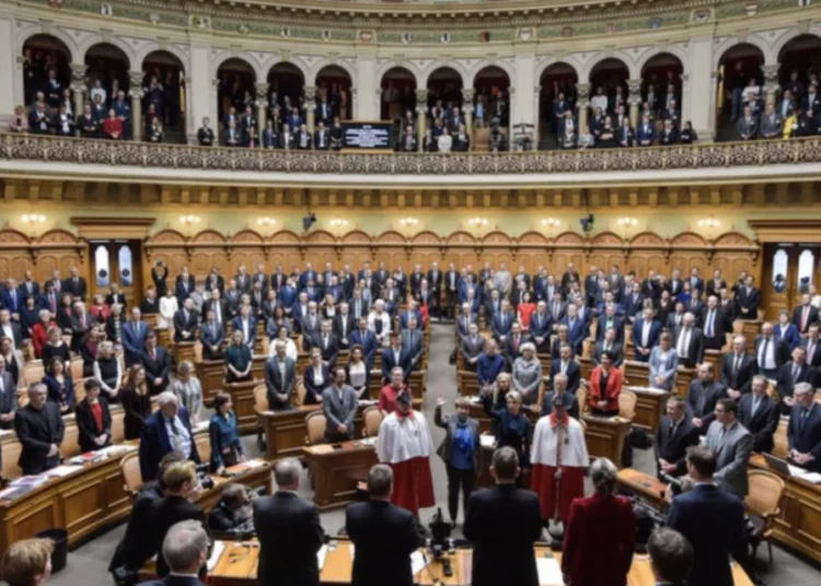 Avusturya'da 14 yaşından küçüklere başörtüsü yasağı 1 Avusturya’da 14 yaşından küçüklere başörtüsü yasağı