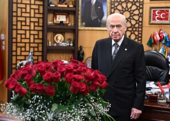 Erdoğan Bahçeli’nin doğum gününü 78 gülle kutladı