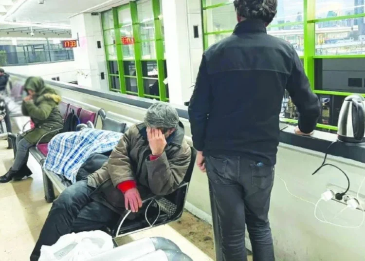 Barınma krizi: Emekliler ve evsizler otobüs terminalinde kalıyor 1 Barınma krizi: Emekliler ve evsizler otobüs terminalinde kalıyor