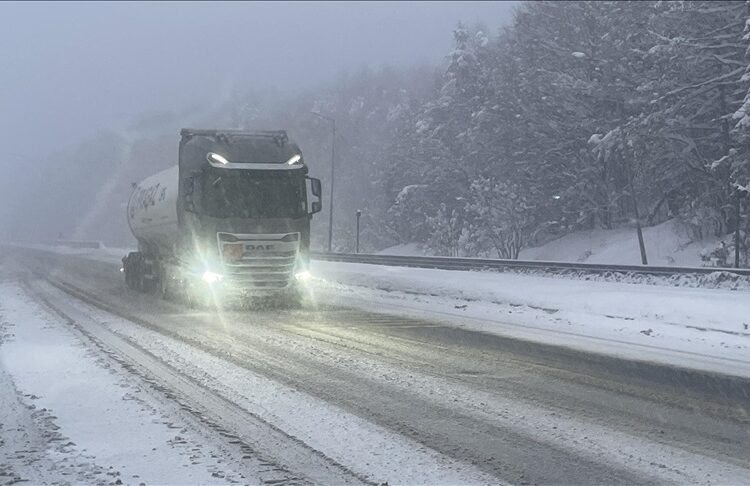 Bolu Dağı ağır tonajlı araçlara kapatıldı