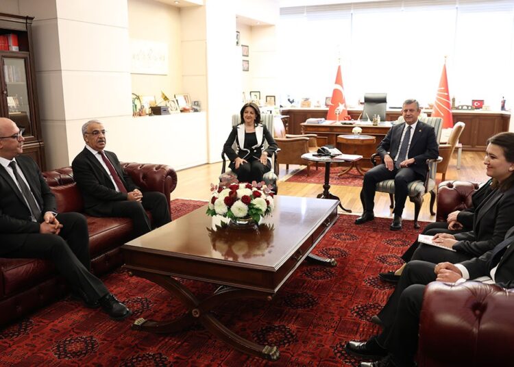 İmralı Heyeti’nden CHP Genel Başkanı Özel’e ziyaret