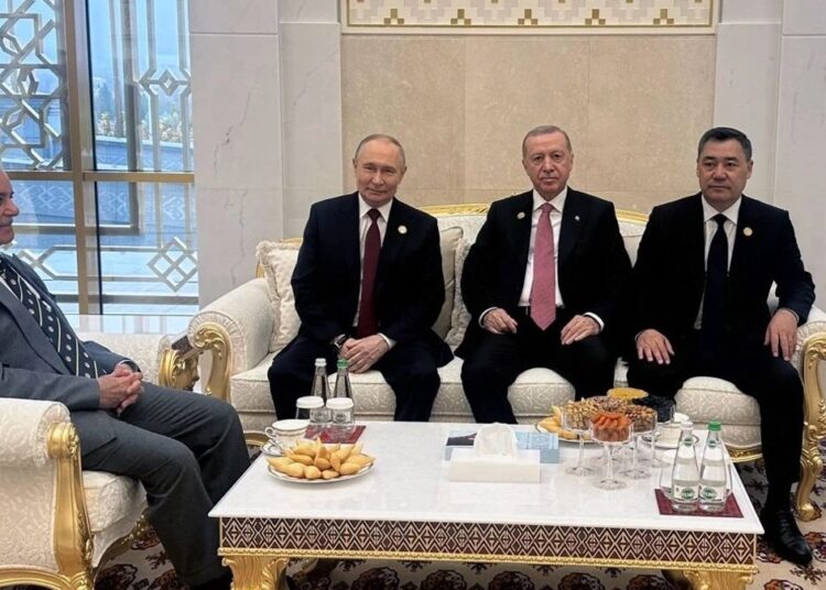 Erdoğan, Putin’le Türkmenistan’da bir araya geldi