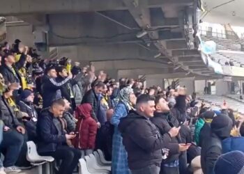 Fenerbahçe taraftarı Başkan Saran’a sahip çıktı