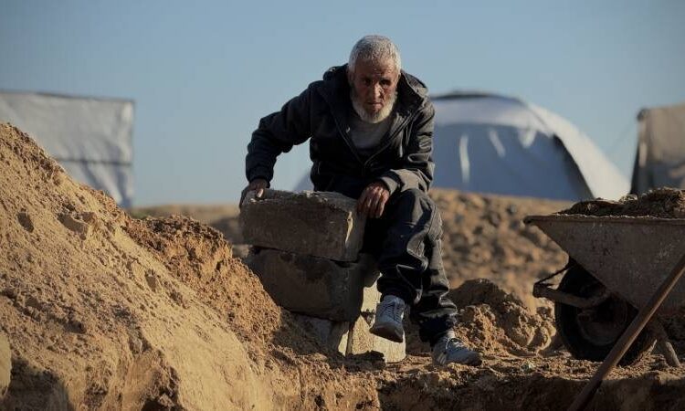 Filistinli mezarcı 2 yılda tek başına 18 bin kişiyi defnetti 1 Filistinli mezarcı 2 yılda tek başına 18 bin kişiyi defnetti