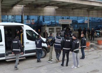 Uyuşturucu tahlil sonuçlarını para karşılığı değiştiren 19 kişi tutuklandı