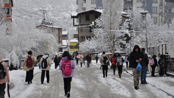 İlk kar tatili haberi Bitlis'ten geldi: İki ilçede eğitime ara verildi 1 İlk kar tatili haberi Bitlis’ten geldi: İki ilçede eğitime ara verildi